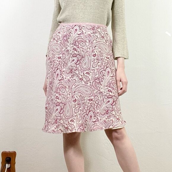 Vintage Petite Sophisticate Pink & White Paisley Silk Knee Length Skirt - Picture 1 of 7